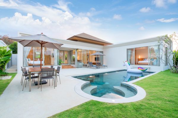 Cost of Concrete Pool Patio Installation in Redwood City